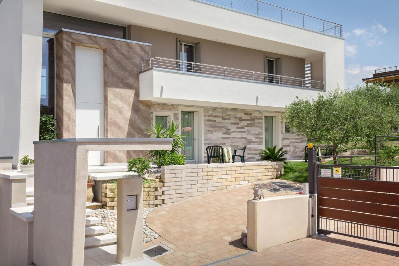 Villa Aurora-Holiday Home Apt 2 Bardolino Exterior foto
