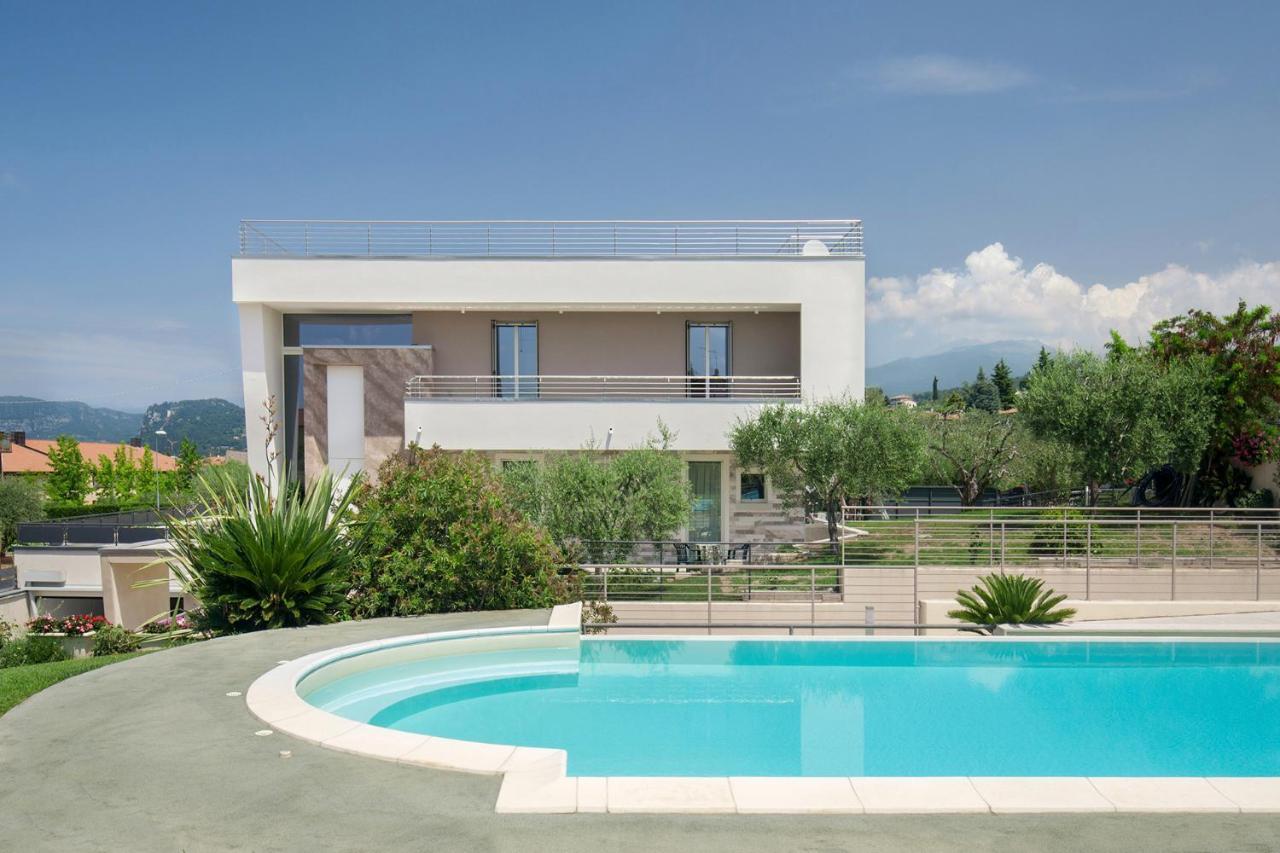 Villa Aurora-Holiday Home Apt 2 Bardolino Exterior foto