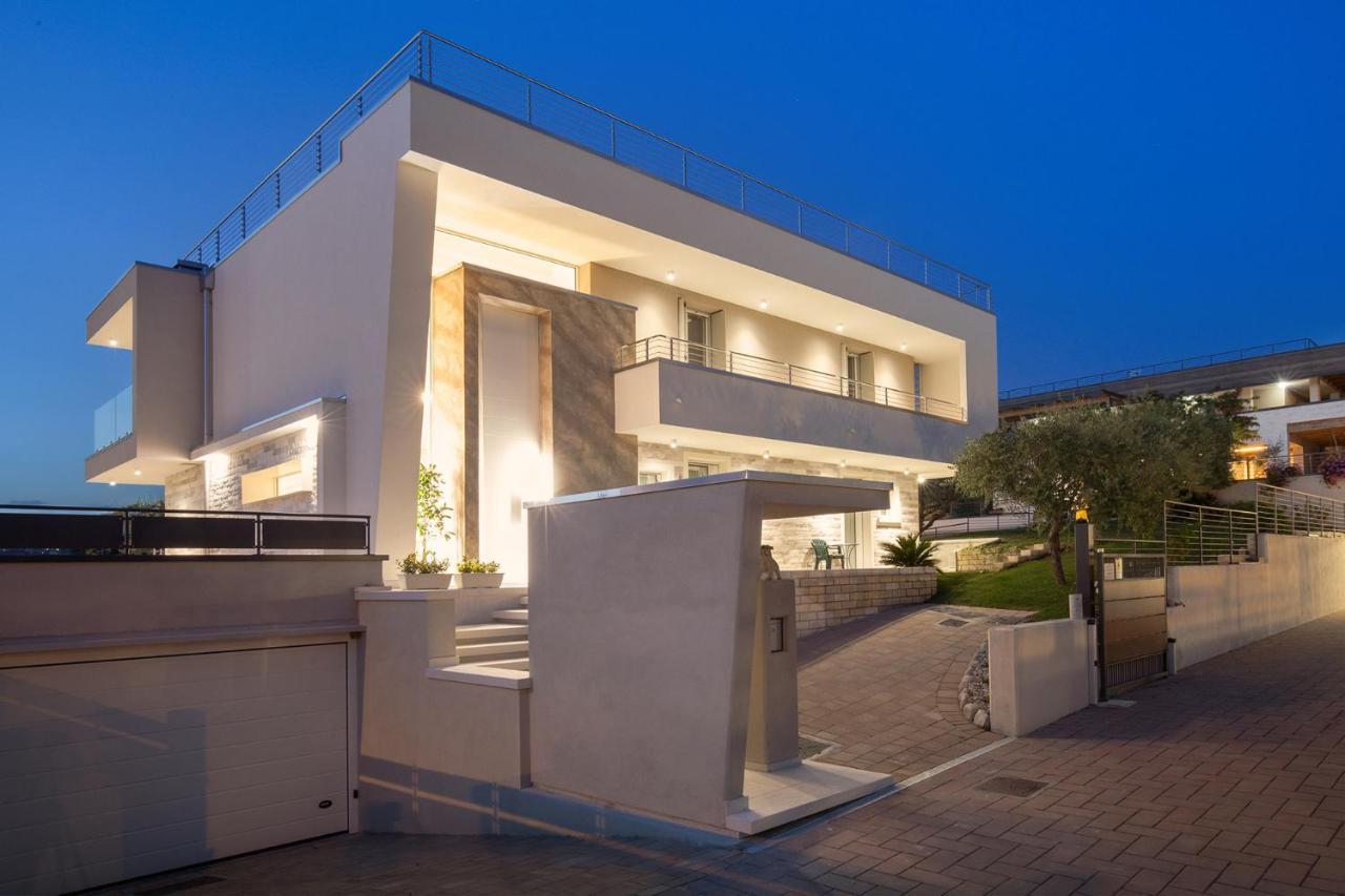 Villa Aurora-Holiday Home Apt 2 Bardolino Exterior foto